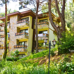 Отель Utopia World вид на фасад фото 2