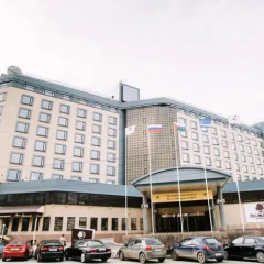 Гостиница DoubleTree by Hilton Tyumen в Тюмени - забронировать гостиницу DoubleTree by Hilton Tyumen, цены и фото номеров Тюмень вид на фасад фото 2