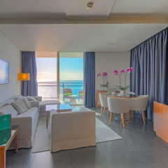 Отель Vidamar Resort Madeira - Half Board Only 5* Люкс с различными типами кроватей