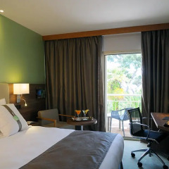 Отель Holiday Inn Cannes комната для гостей фото 4