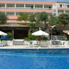 Alexandros Hotel бассейн