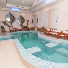 Гостиница Moskva Hotel в Алуште 9 отзывов об отеле, цены и фото номеров - забронировать гостиницу Moskva Hotel онлайн Алушта бассейн фото 2
