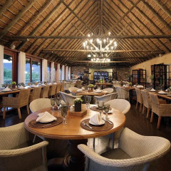 Отель Pululukwa Lodge питание