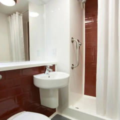 Travelodge London Excel Hotel ванная фото 2