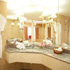 Marins Park Hotel Sochi 4* Люкс апартаменты с двуспальной кроватью фото 4