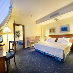 Отель Ramada by Wyndham Prague City Centre 4* Люкс с различными типами кроватей фото 3