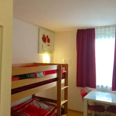 a&t Holiday Hostel Кровать в женском общем номере с двухъярусной кроватью