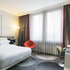 Отель Hilton Brussels Grand Place Бельгия, Брюссель - 4 отзыва об отеле, цены и фото номеров - забронировать отель Hilton Brussels Grand Place онлайн комната для гостей фото 3