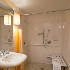 Отель La Quinta Inn & Suites Lax Лос-Анджелес ванная