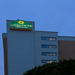 Отель La Quinta Inn & Suites Lax Лос-Анджелес вид на фасад фото 2
