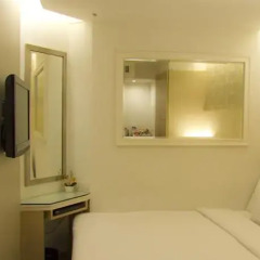 Отель Prestige Suites Bangkok Бангкок комната для гостей фото 24
