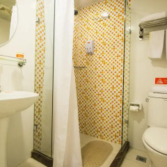 Отель Home Inn Beijing Yansha Embassy District ванная фото 2