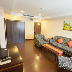 Отель Mac Boutique Suites Sukhumvit Soi 7 4* Люкс Royal фото 5