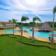 Отель Hodelpa Garden Suites бассейн