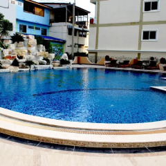 Отель LK Grand Living Place бассейн