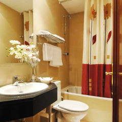 Отель Hostal Orleans Испания, Барселона - 1 отзыв об отеле, цены и фото номеров - забронировать отель Hostal Orleans онлайн ванная фото 2