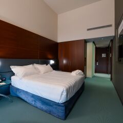 Отель DoubleTree by Hilton Turin Lingotto Италия, Турин - 1 отзыв об отеле, цены и фото номеров - забронировать отель DoubleTree by Hilton Turin Lingotto онлайн комната для гостей