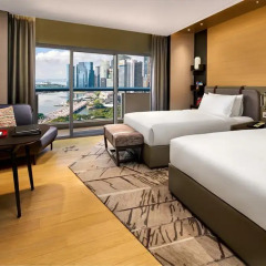 Отель Swissotel The Stamford 5* Номер Премьер с двуспальной кроватью
