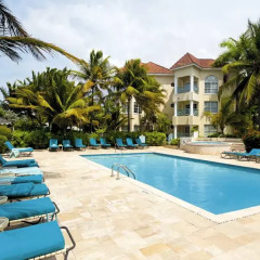 Отель Coyaba Beach Resort and Club бассейн