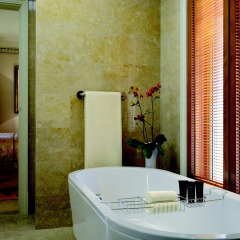 Отель The Ritz-Carlton Abu Dhabi Grand Canal Абу-Даби ванная