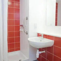 Отель Travelodge London Barking Лондон ванная фото 2