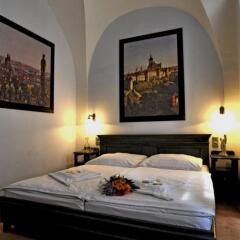 Отель U Cervene zidle - Red Chair Hotel Чехия, Прага - 8 отзывов об отеле, цены и фото номеров - забронировать отель U Cervene zidle - Red Chair Hotel онлайн комната для гостей
