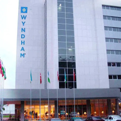 Отель Wyndham Tashkent вид на фасад фото 2