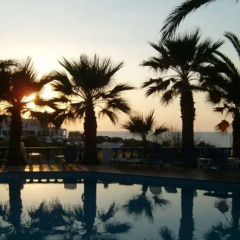 Palm Bay Hotel бассейн