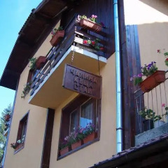 Отель Guest house Traikovi Банско вид на фасад фото 2