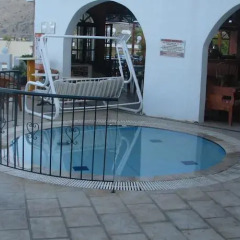 Apostolis Hotel Apartments бассейн