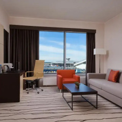 Гостиница DoubleTree by Hilton Moscow — Vnukovo Airport комната для гостей фото 9