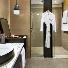 Отель Swissotel The Stamford 5* Номер категории Премиум с различными типами кроватей фото 4