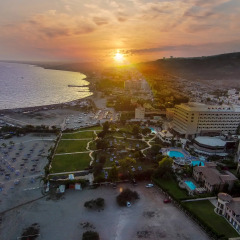 Отель St Raphael Resort & Marina пляж фото 3
