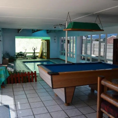 Отель Fisherhaven Traveller's Lodge бассейн
