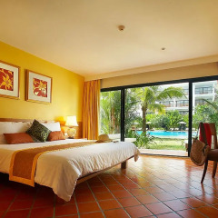 Отель Naithonburi Beach Resort Phuket 4* Номер Делюкс с различными типами кроватей