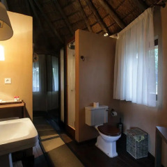 Отель Pululukwa Lodge ванная фото 2