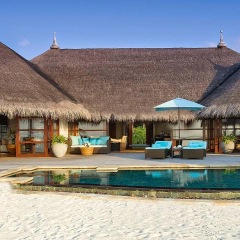 Отель Four Seasons Maldives At Kuda Huraa бассейн