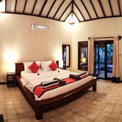 Отель Bale Sampan Bungalows комната для гостей фото 3