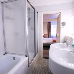 Отель Centro Hotel Ariane Германия, Кёльн - 5 отзывов об отеле, цены и фото номеров - забронировать отель Centro Hotel Ariane онлайн ванная фото 2