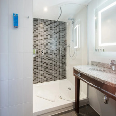 Отель Hampton by Hilton Exeter Airport ванная фото 2