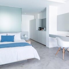 Отель Alti Santorini Suites Стандартный номер с различными типами кроватей