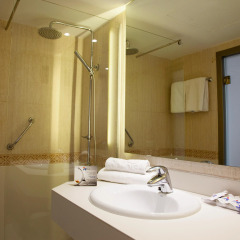 Отель Tomir Portals Suites ванная