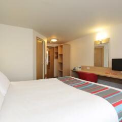 Отель Travelodge London Ilford комната для гостей фото 2