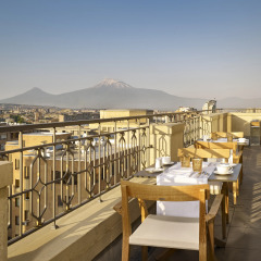 Отель The Alexander, A Luxury Collection Hotel, Yerevan Армения, Ереван - отзывы, цены и фото номеров - забронировать отель The Alexander, A Luxury Collection Hotel, Yerevan онлайн балкон