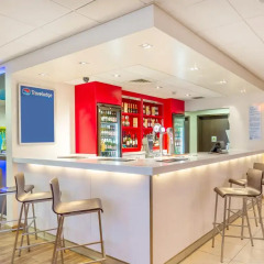 Отель Travelodge London Vauxhall интерьер отеля