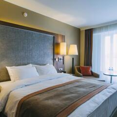 Гостиница DoubleTree by Hilton Tyumen в Тюмени - забронировать гостиницу DoubleTree by Hilton Tyumen, цены и фото номеров Тюмень комната для гостей