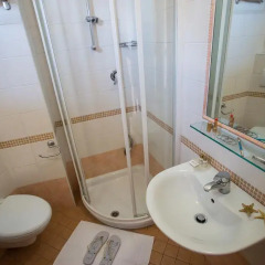 Hotel Tabor Римини ванная