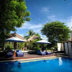 Отель Bale Sampan Bungalows бассейн фото 4