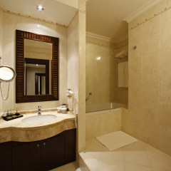 Almira Hotel Thermal Spa & Convention Center Турция, Бурса - 1 отзыв об отеле, цены и фото номеров - забронировать отель Almira Hotel Thermal Spa & Convention Center онлайн ванная