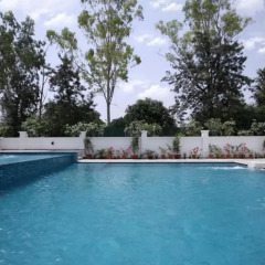 Отель Country Inn & Suites By Carlson, Satbari, New Delhi Индия, Нью-Дели - отзывы, цены и фото номеров - забронировать отель Country Inn & Suites By Carlson, Satbari, New Delhi онлайн бассейн фото 2